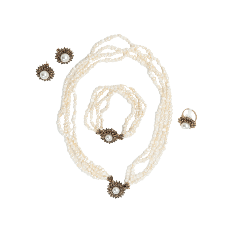 Set with white pearls