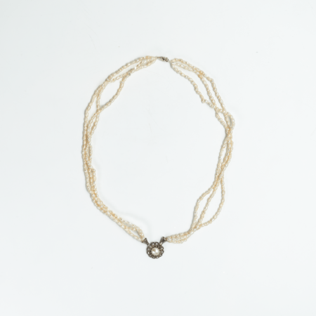 White pearls necklace with silver broche