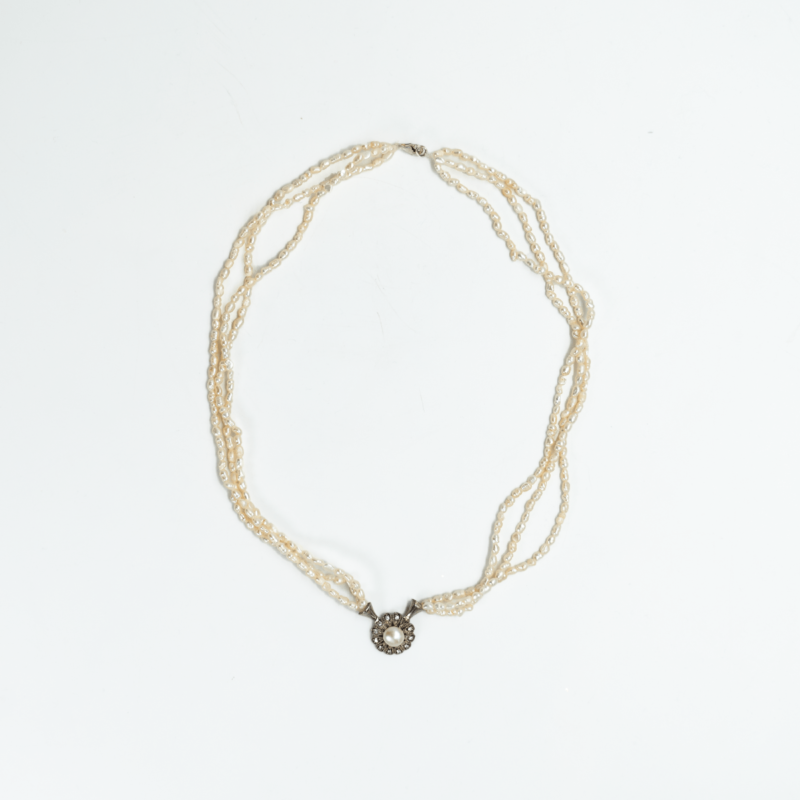 White pearls necklace with silver broche