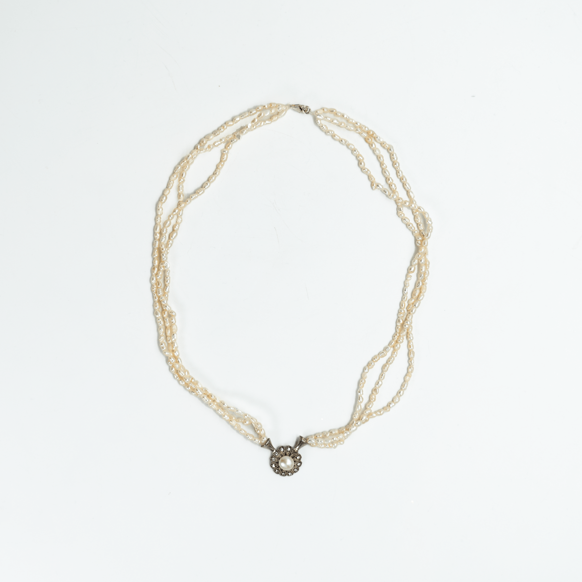 White pearls necklace with silver broche